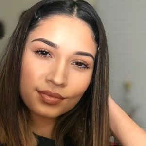 Meet your Posher, Emely